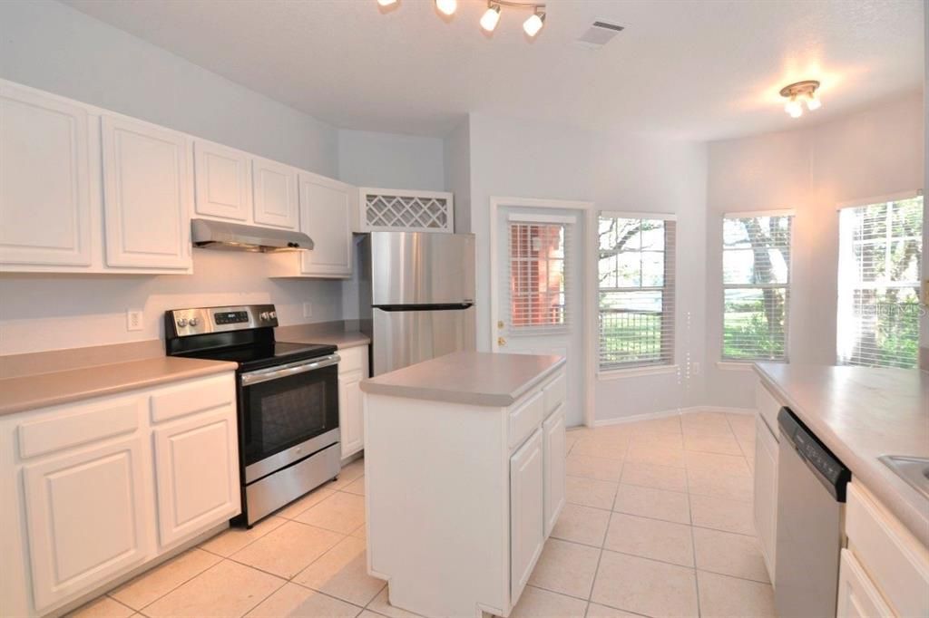Recently Sold: $279,900 (3 beds, 2 baths, 1676 Square Feet)