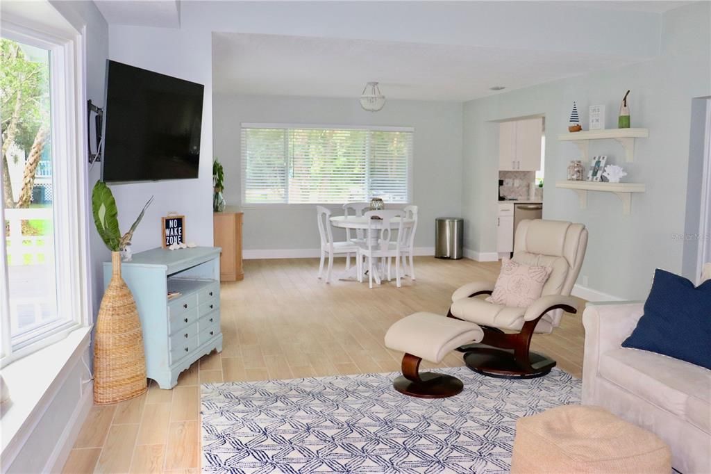 Recently Sold: $465,000 (2 beds, 2 baths, 1918 Square Feet)