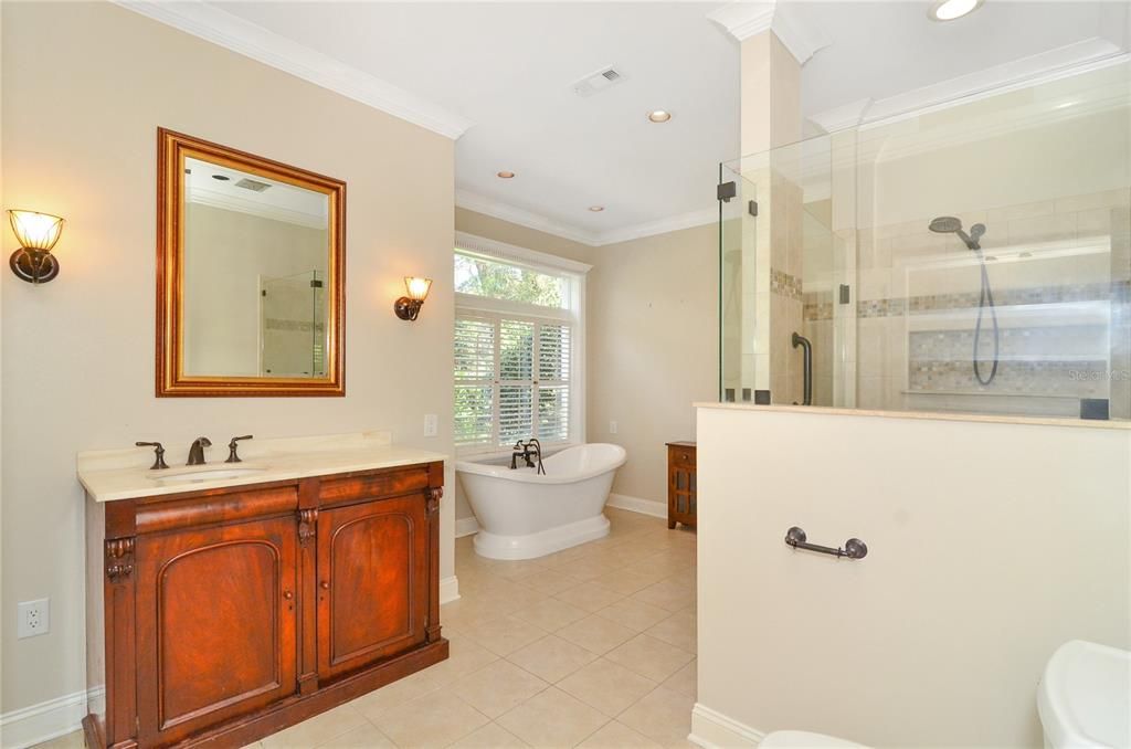 最近售出: $935,000 (4 贝兹, 3 浴室, 5574 平方英尺)