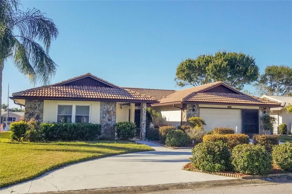 Recently Sold: $550,000 (3 beds, 2 baths, 2146 Square Feet)