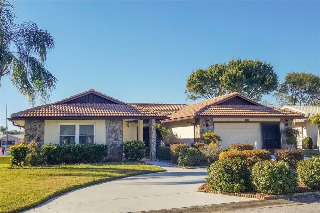 Recently Sold: $550,000 (3 beds, 2 baths, 2146 Square Feet)