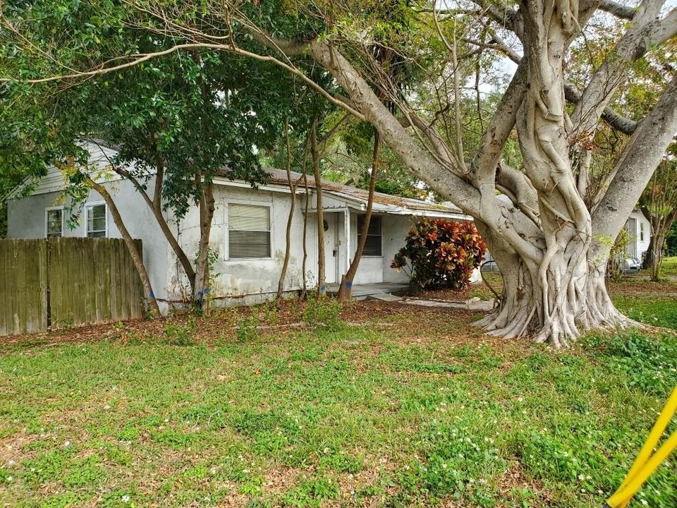 Left view of front of home