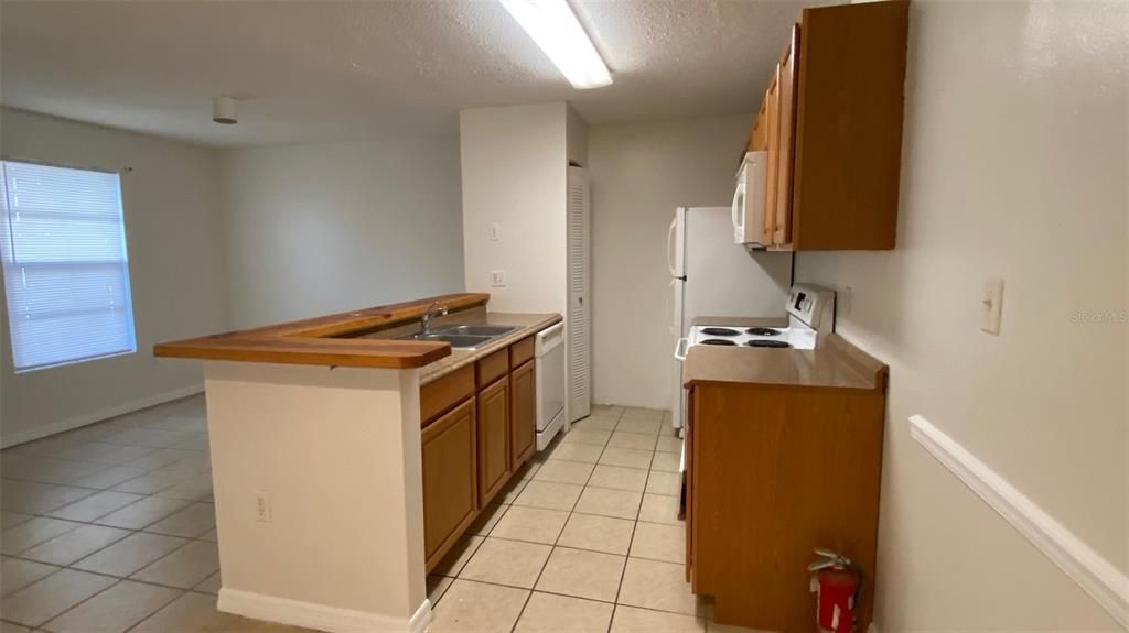 Recently Rented: $995 (1 beds, 1 baths, 775 Square Feet)