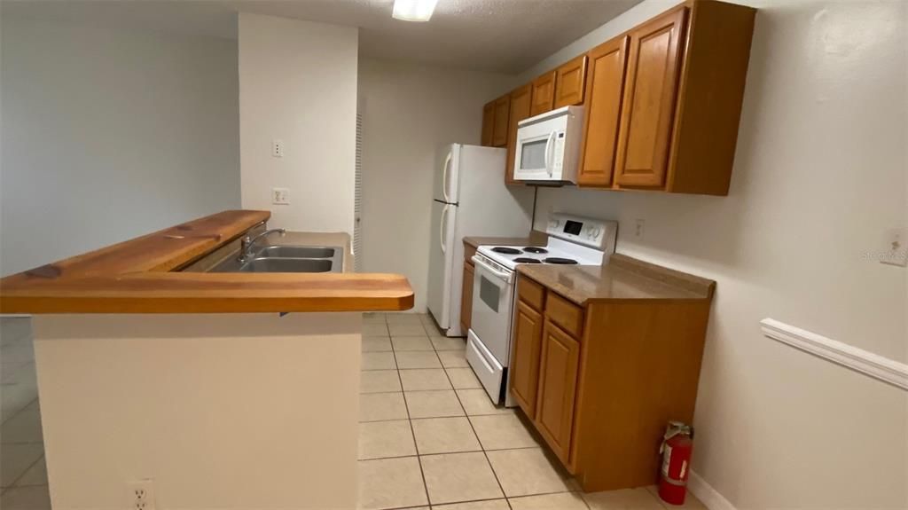 Recently Rented: $995 (1 beds, 1 baths, 775 Square Feet)