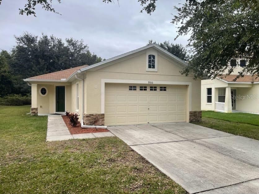 Recently Rented: $1,995 (3 beds, 2 baths, 1270 Square Feet)