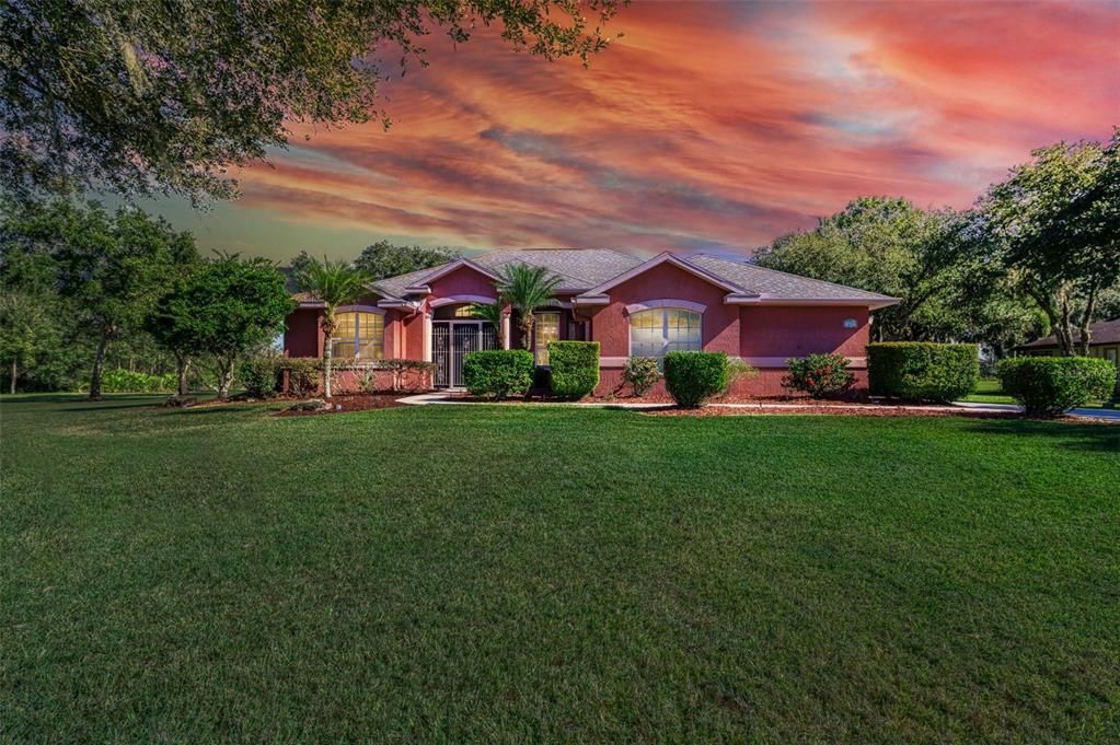 Vendido Recientemente: $699,000 (4 camas, 2 baños, 2500 Pies cuadrados)