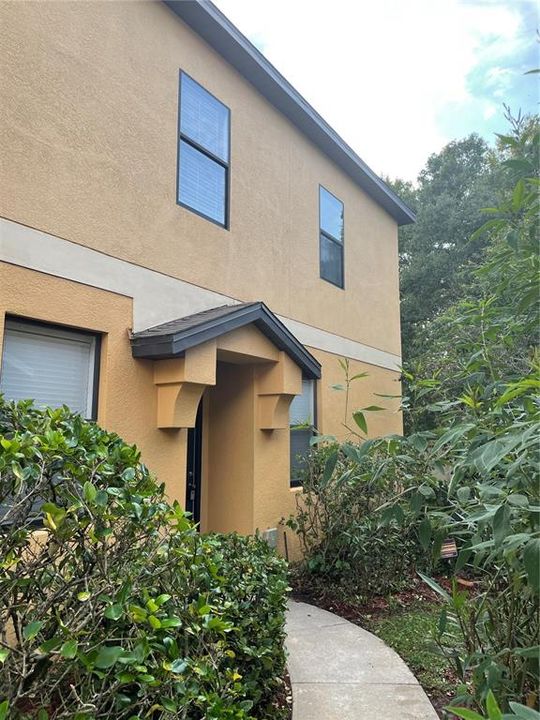 Recently Rented: $2,100 (3 beds, 2 baths, 1639 Square Feet)