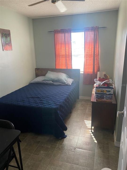 Vendido Recientemente: $245,000 (4 camas, 2 baños, 1316 Pies cuadrados)