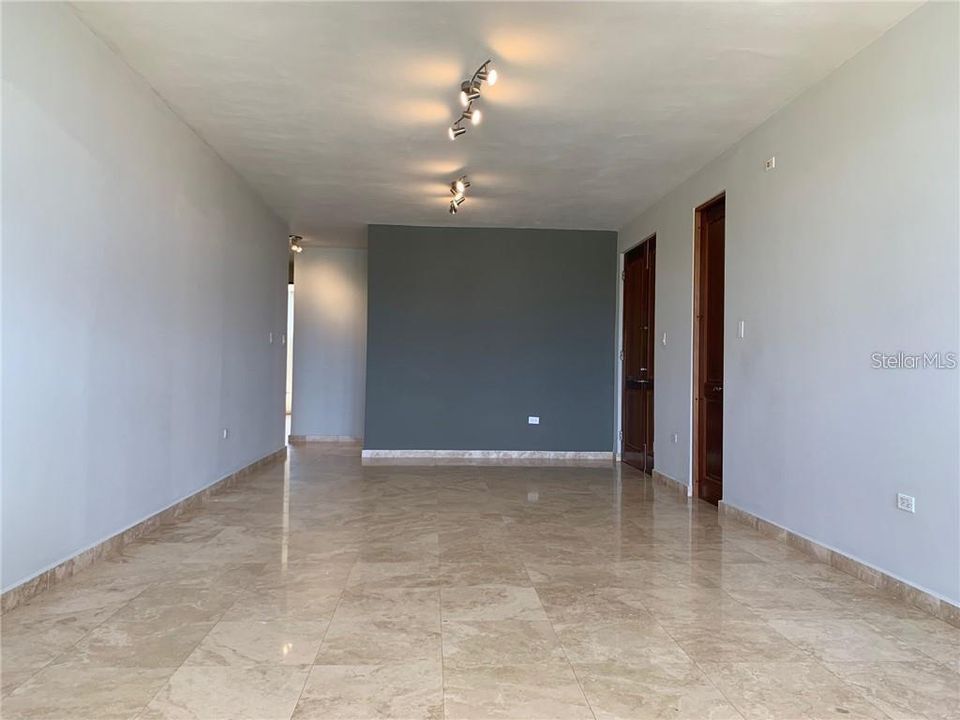 Vendido Recientemente: $498,000 (3 camas, 2 baños, 2200 Pies cuadrados)