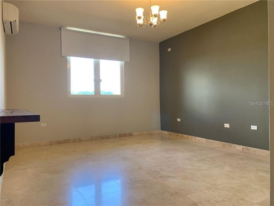 Vendido Recientemente: $498,000 (3 camas, 2 baños, 2200 Pies cuadrados)