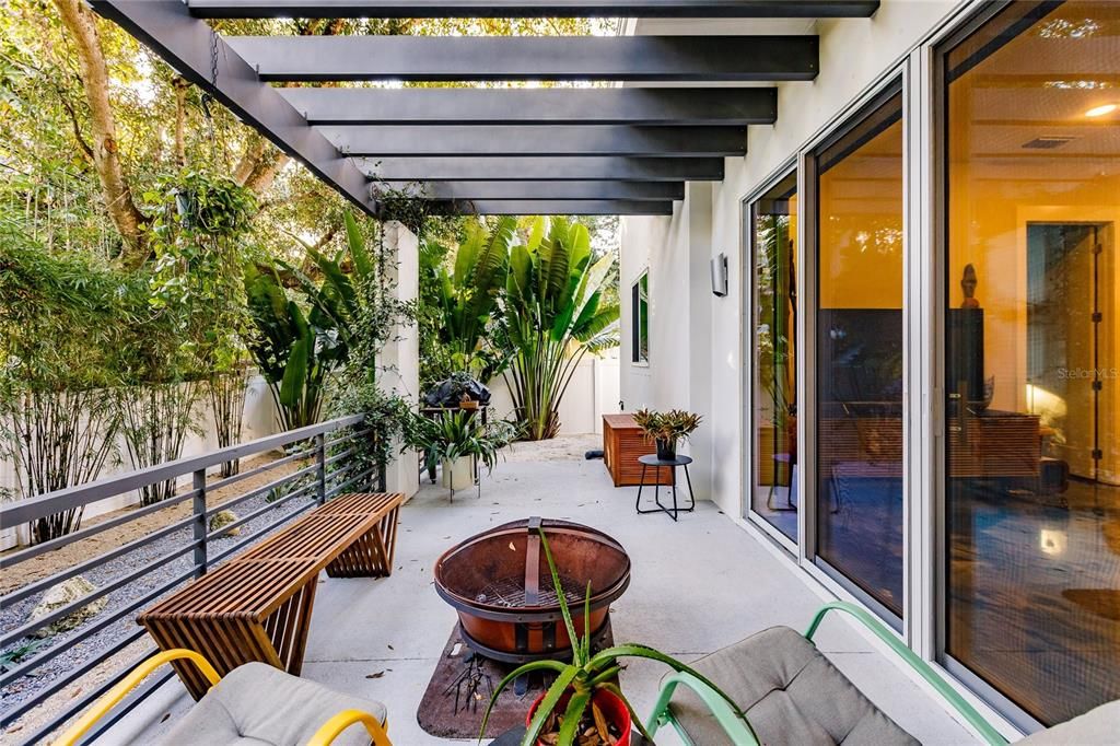Recently Sold: $995,000 (3 beds, 3 baths, 2312 Square Feet)