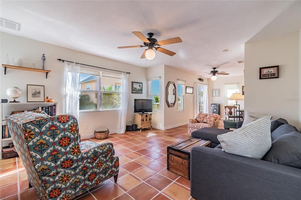 Recently Sold: $850,000 (2 beds, 2 baths, 1621 Square Feet)