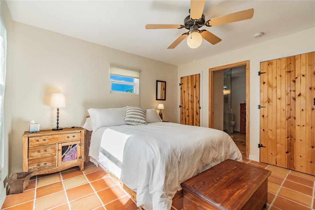 Recently Sold: $850,000 (2 beds, 2 baths, 1621 Square Feet)