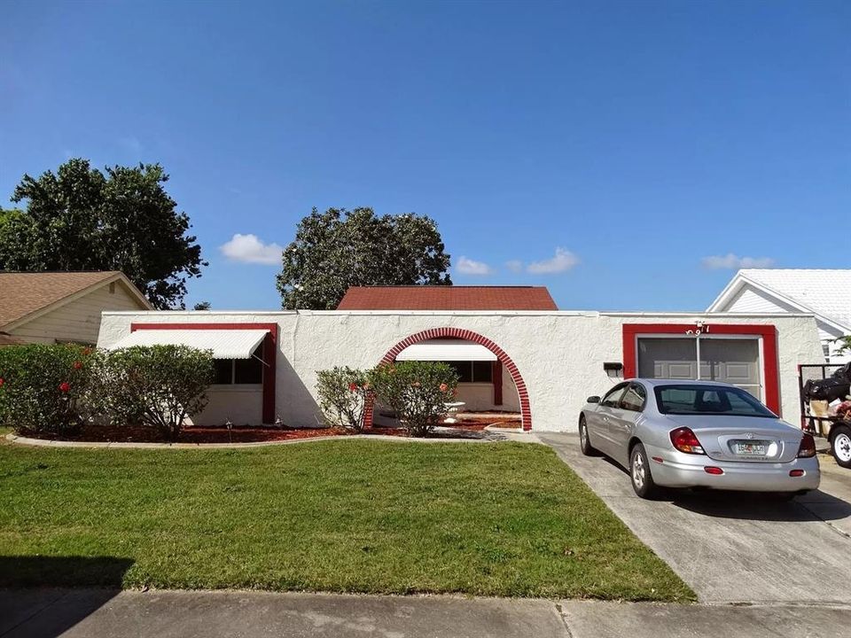 最近售出: $237,243 (3 贝兹, 2 浴室, 1334 平方英尺)