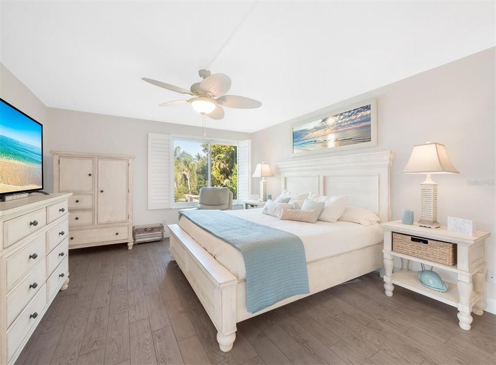 Recently Sold: $695,000 (2 beds, 2 baths, 1305 Square Feet)