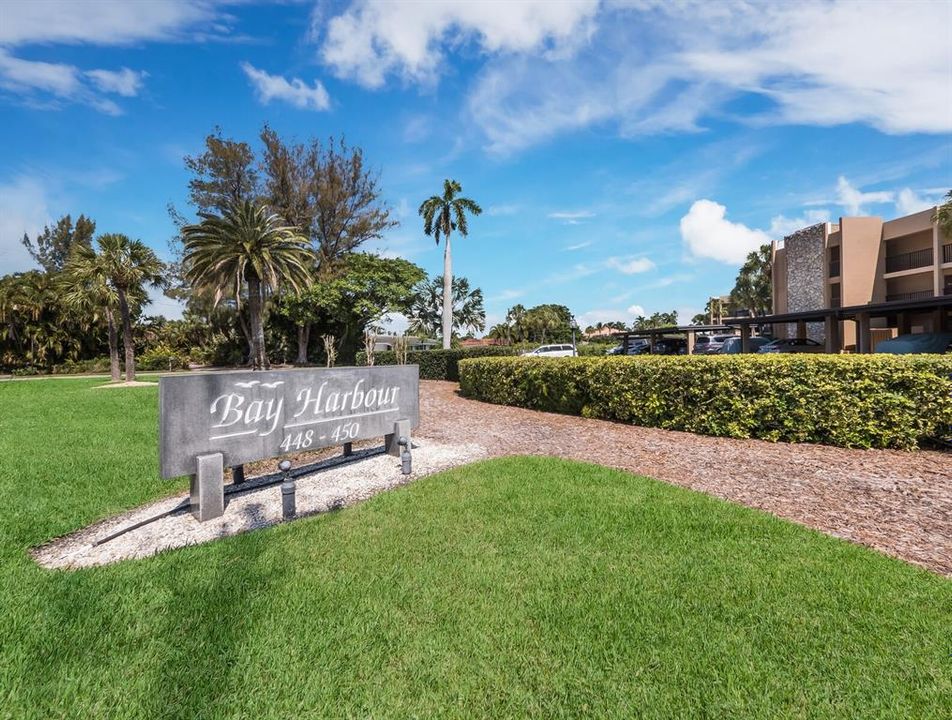 Recently Sold: $695,000 (2 beds, 2 baths, 1305 Square Feet)