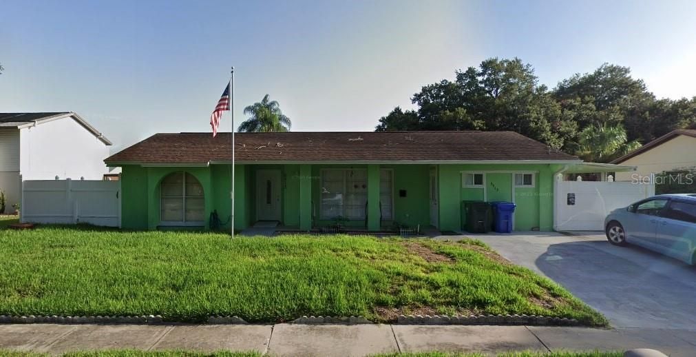 最近售出: $350,000 (4 贝兹, 3 浴室, 1821 平方英尺)