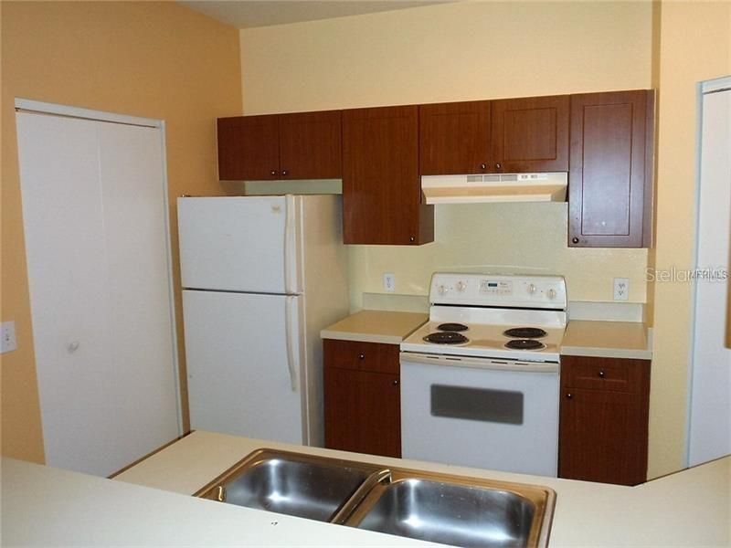 Recently Rented: $1,200 (1 beds, 1 baths, 750 Square Feet)