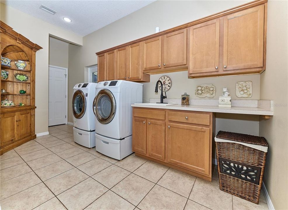 Large Laundry room with utility sink