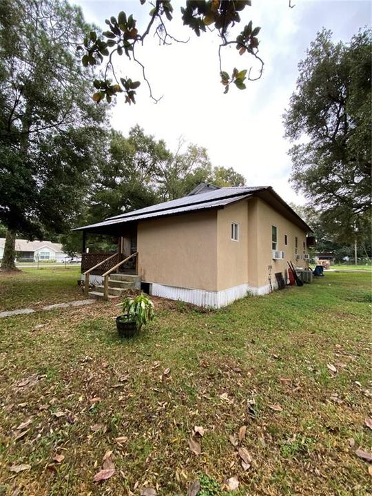 Recently Sold: $167,500 (3 beds, 2 baths, 1148 Square Feet)