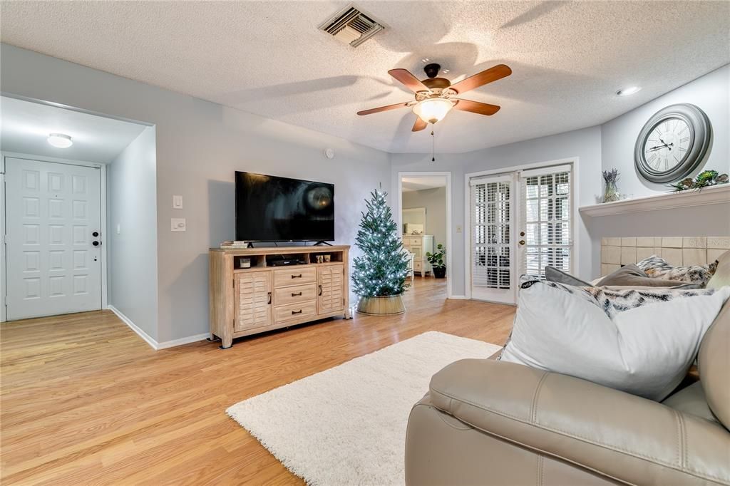 Recently Sold: $230,000 (2 beds, 2 baths, 1028 Square Feet)