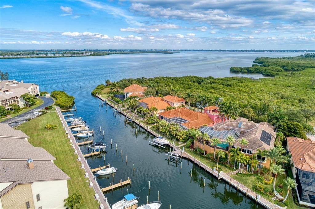 a short distance to Palma Sola Bay ahttps://stellar.mlsmatrix.com/Matrix/MediaManager/ShowImage.aspx?tbl=9&mtid=1&tmui=572267176&mf=P572271145cfbd36c5-56d5-4e8d-933c-be50a98e5addU-1&w=128&h=96&q=99&md=2021-12-02%2010:15:05.930nd out to the GULF
