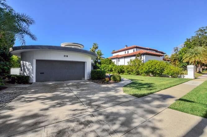 Recently Sold: $5,400,000 (4 beds, 5 baths, 4807 Square Feet)