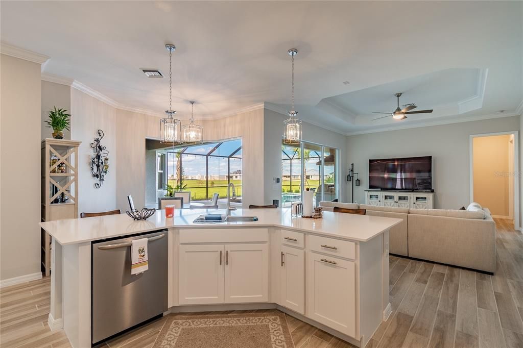 Recently Sold: $734,000 (4 beds, 3 baths, 2560 Square Feet)