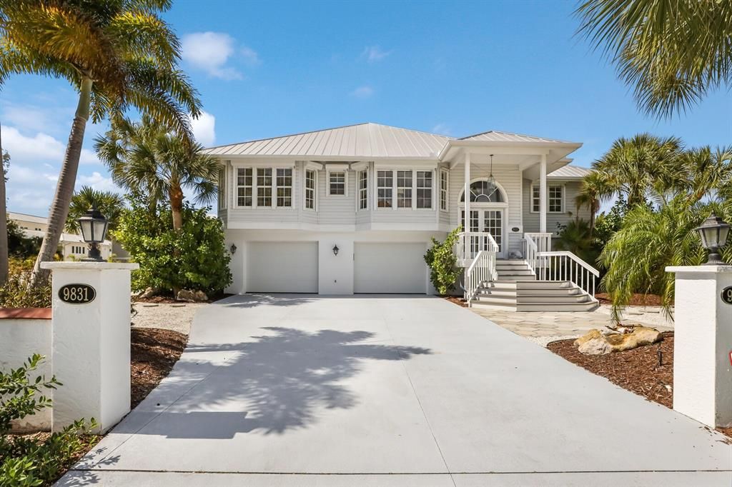 Recently Sold: $2,100,000 (3 beds, 3 baths, 2053 Square Feet)