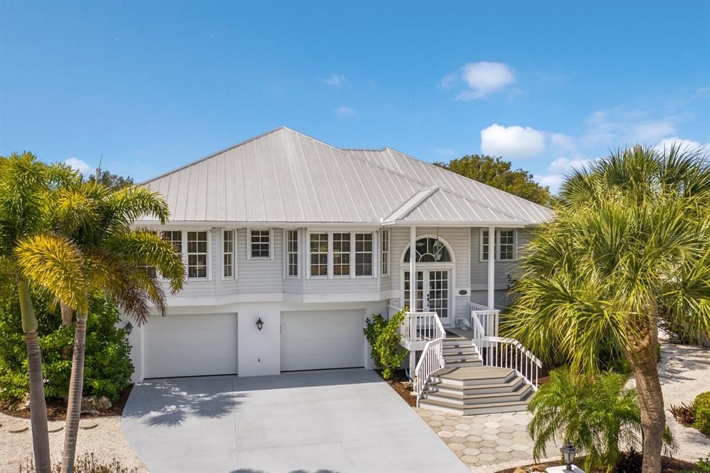 Recently Sold: $2,100,000 (3 beds, 3 baths, 2053 Square Feet)