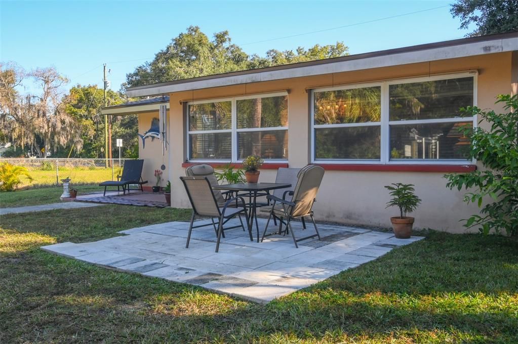 Recently Sold: $425,000 (3 beds, 2 baths, 1802 Square Feet)