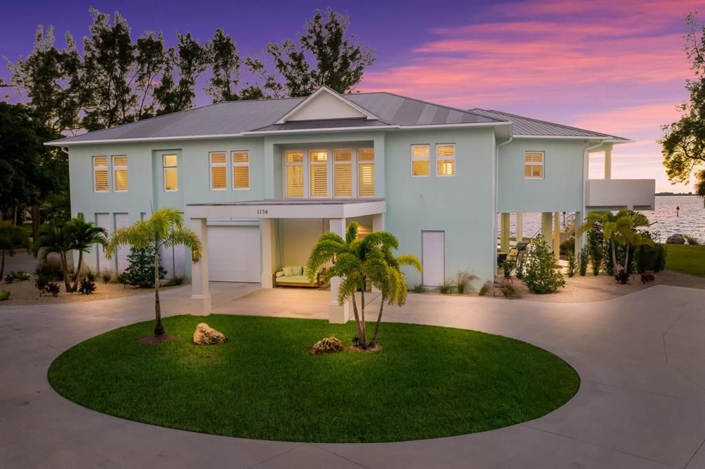 Recently Sold: $4,495,000 (4 beds, 3 baths, 3574 Square Feet)