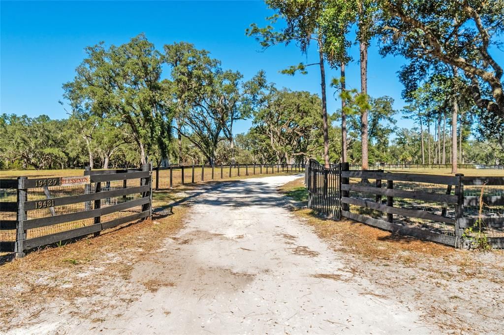 Vendido Recientemente: $785,000 (4 camas, 2 baños, 1944 Pies cuadrados)