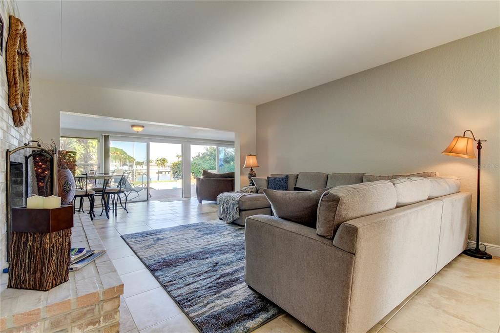 Recently Sold: $1,100,000 (3 beds, 2 baths, 1842 Square Feet)