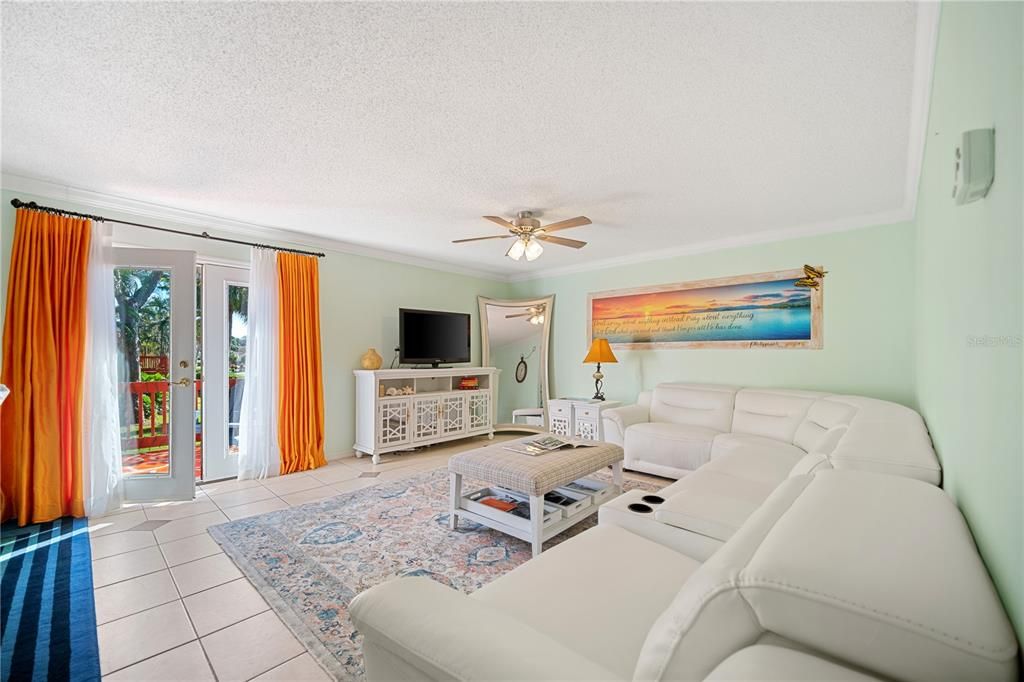 Recently Sold: $220,000 (3 beds, 2 baths, 1385 Square Feet)
