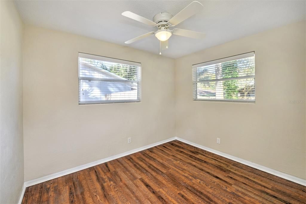 Recently Sold: $239,900 (3 beds, 1 baths, 1034 Square Feet)