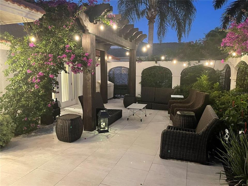 Recently Sold: $2,500,000 (3 beds, 3 baths, 2383 Square Feet)