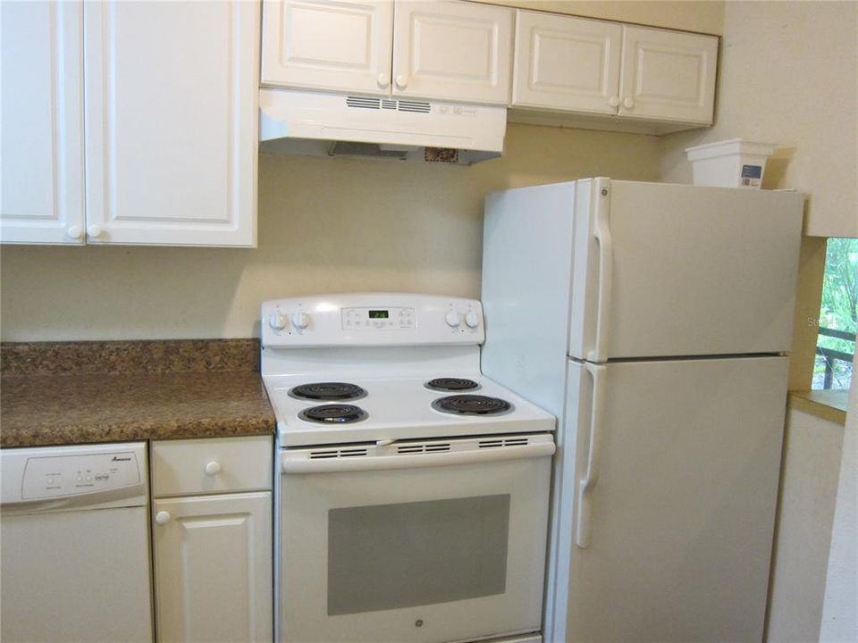 Recently Rented: $930 (2 beds, 1 baths, 800 Square Feet)