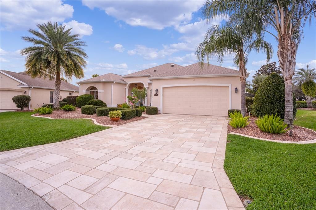 Recently Sold: $1,000,000 (3 beds, 2 baths, 2390 Square Feet)