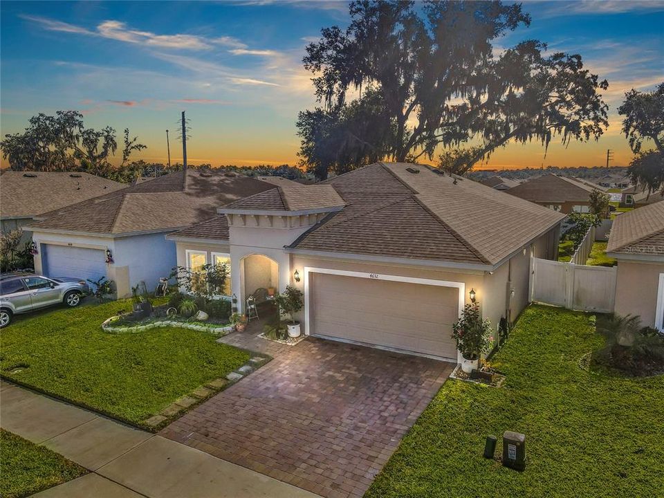 Recently Sold: $389,000 (4 beds, 2 baths, 1967 Square Feet)