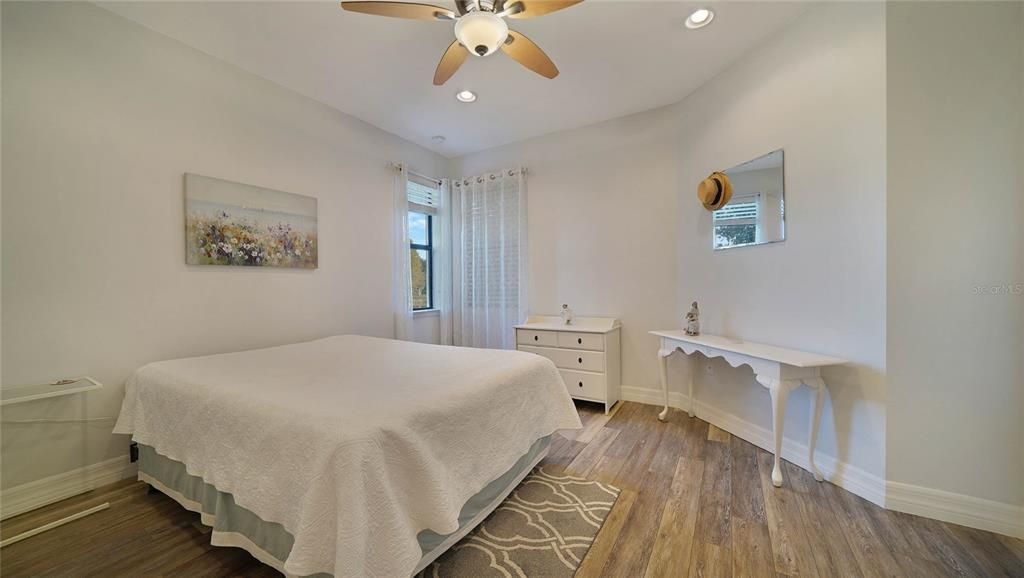 Recently Sold: $369,000 (2 beds, 2 baths, 1454 Square Feet)