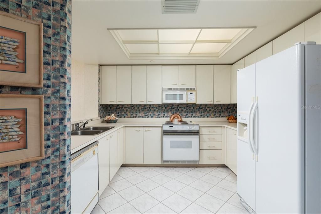 Recently Sold: $700,000 (2 beds, 2 baths, 1377 Square Feet)