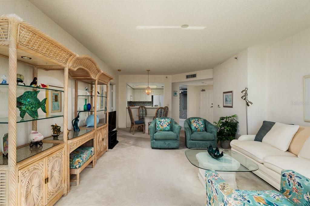 Recently Sold: $700,000 (2 beds, 2 baths, 1377 Square Feet)