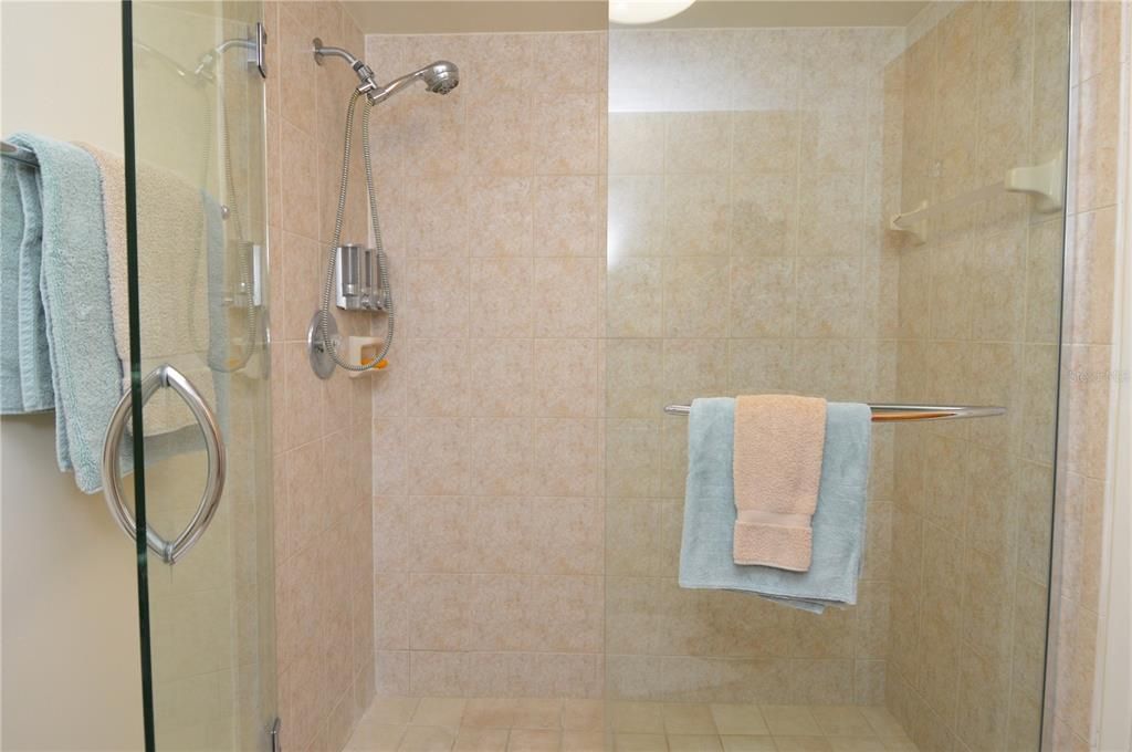 最近租的: $7,000 (2 贝兹, 2 浴室, 1275 平方英尺)