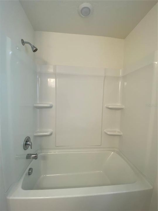 Hallway Bathroom Tub/Shower