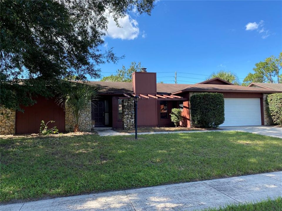 Recently Rented: $1,600 (3 beds, 2 baths, 1974 Square Feet)