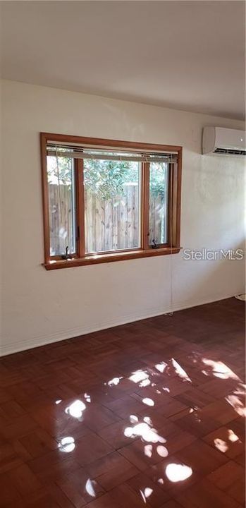 Recently Rented: $2,200 (2 beds, 1 baths, 930 Square Feet)