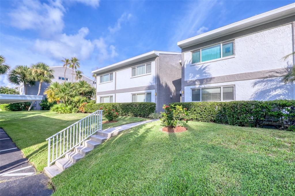 Recently Sold: $575,000 (2 beds, 2 baths, 1115 Square Feet)