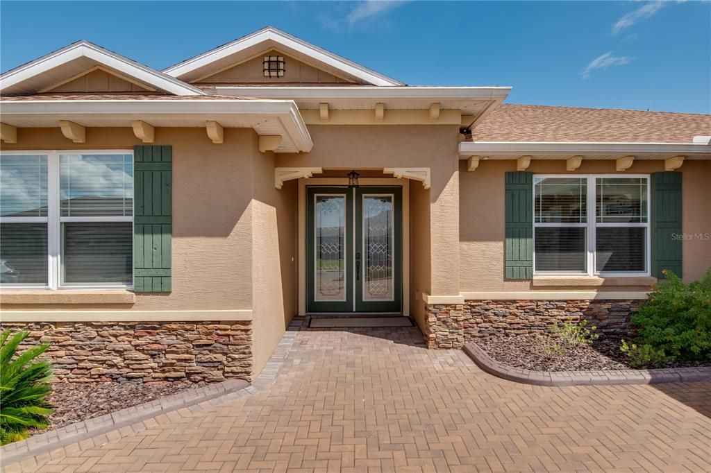 Recently Sold: $600,000 (3 beds, 2 baths, 2650 Square Feet)