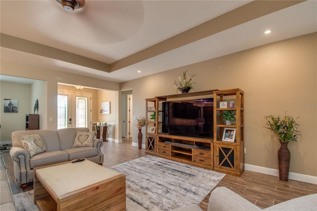 Recently Sold: $600,000 (3 beds, 2 baths, 2650 Square Feet)